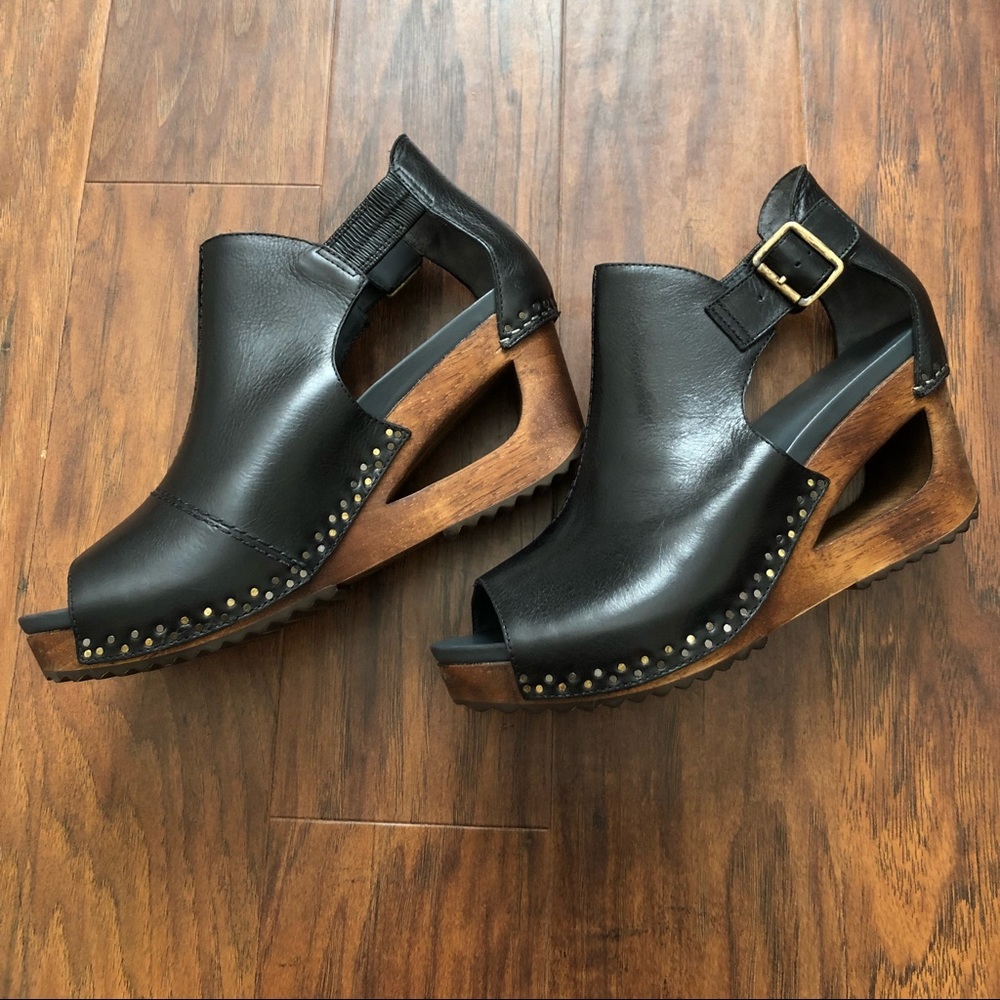 Dansko Sable Black Tumbled Calf